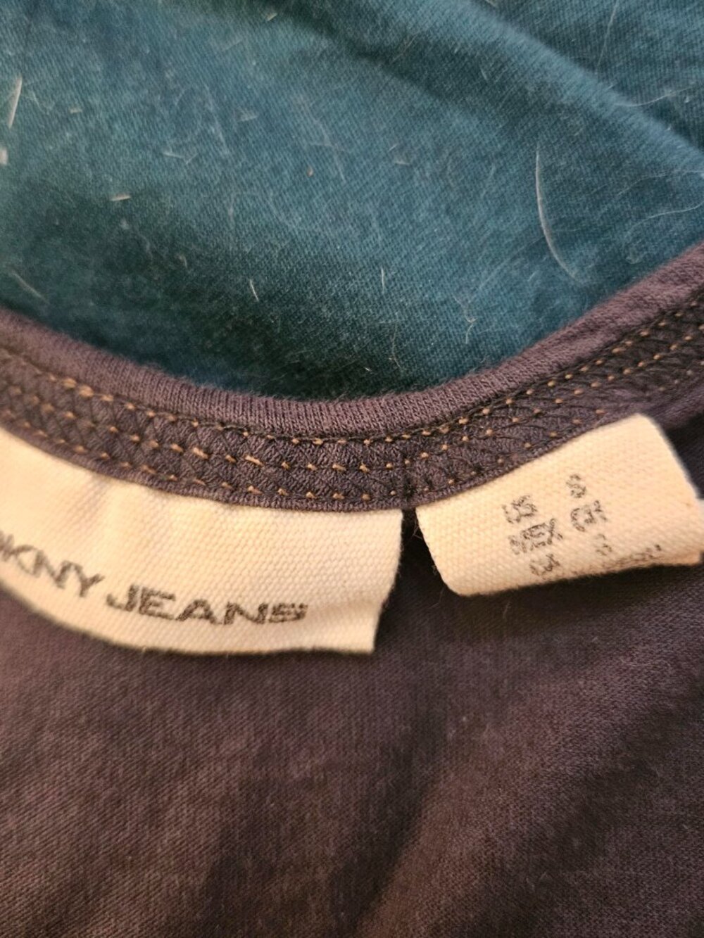 DKNY tshirt with leather letters - Picture 3 of 3